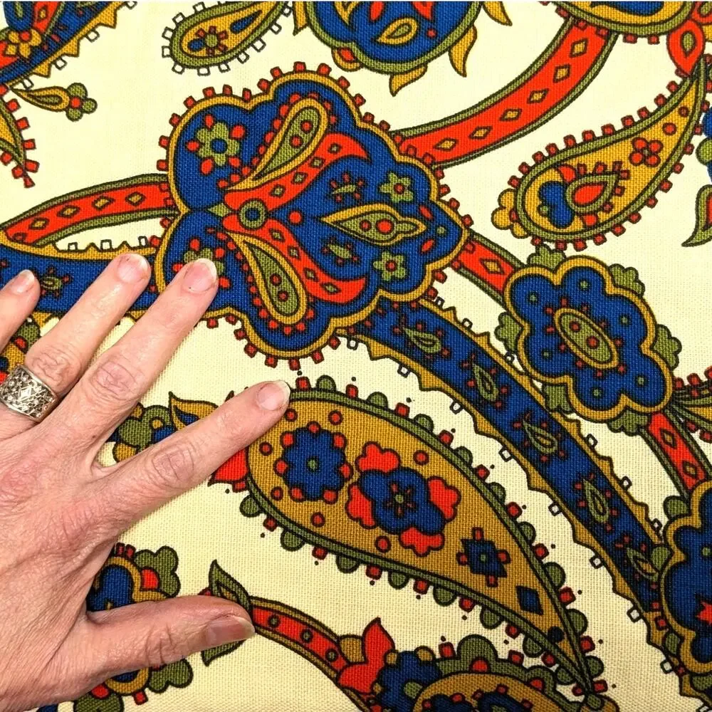 1.75 Yds Vintage 1970's PAISLEY SCREEN PRINT Cotton Decorator Upholstery Fabric